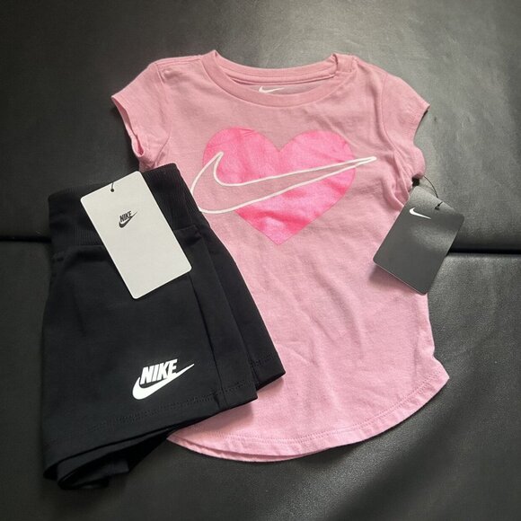 NWT Nike Athletic Set Girls Size 2T - Picture 1 of 3